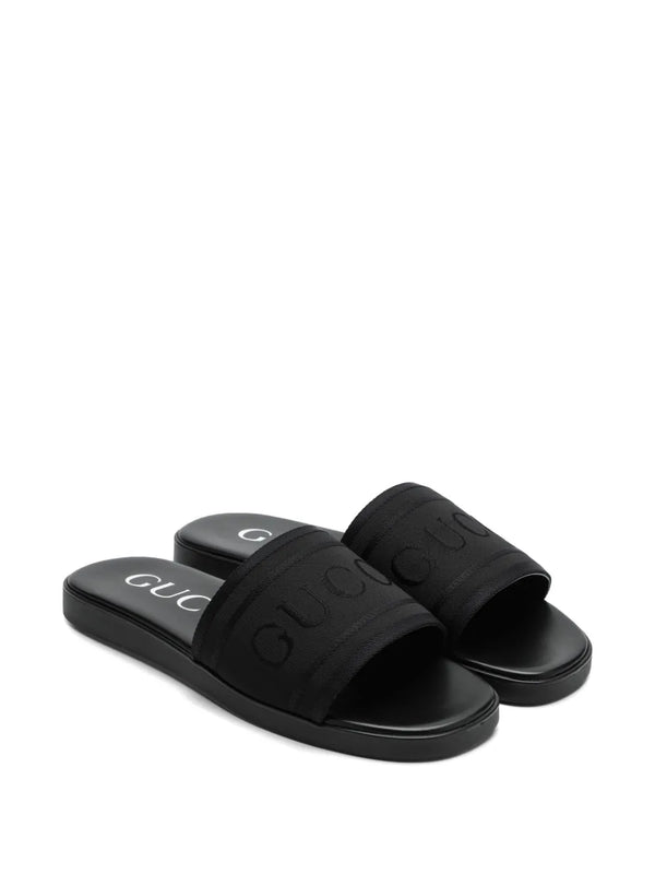 Gucci flip flops con logo bordado