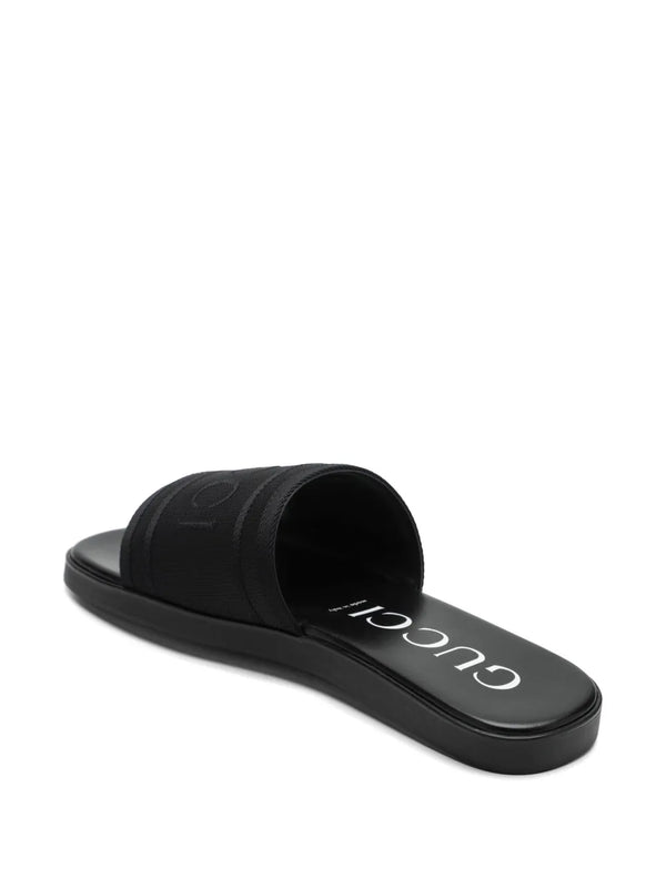 Gucci flip flops con logo bordado