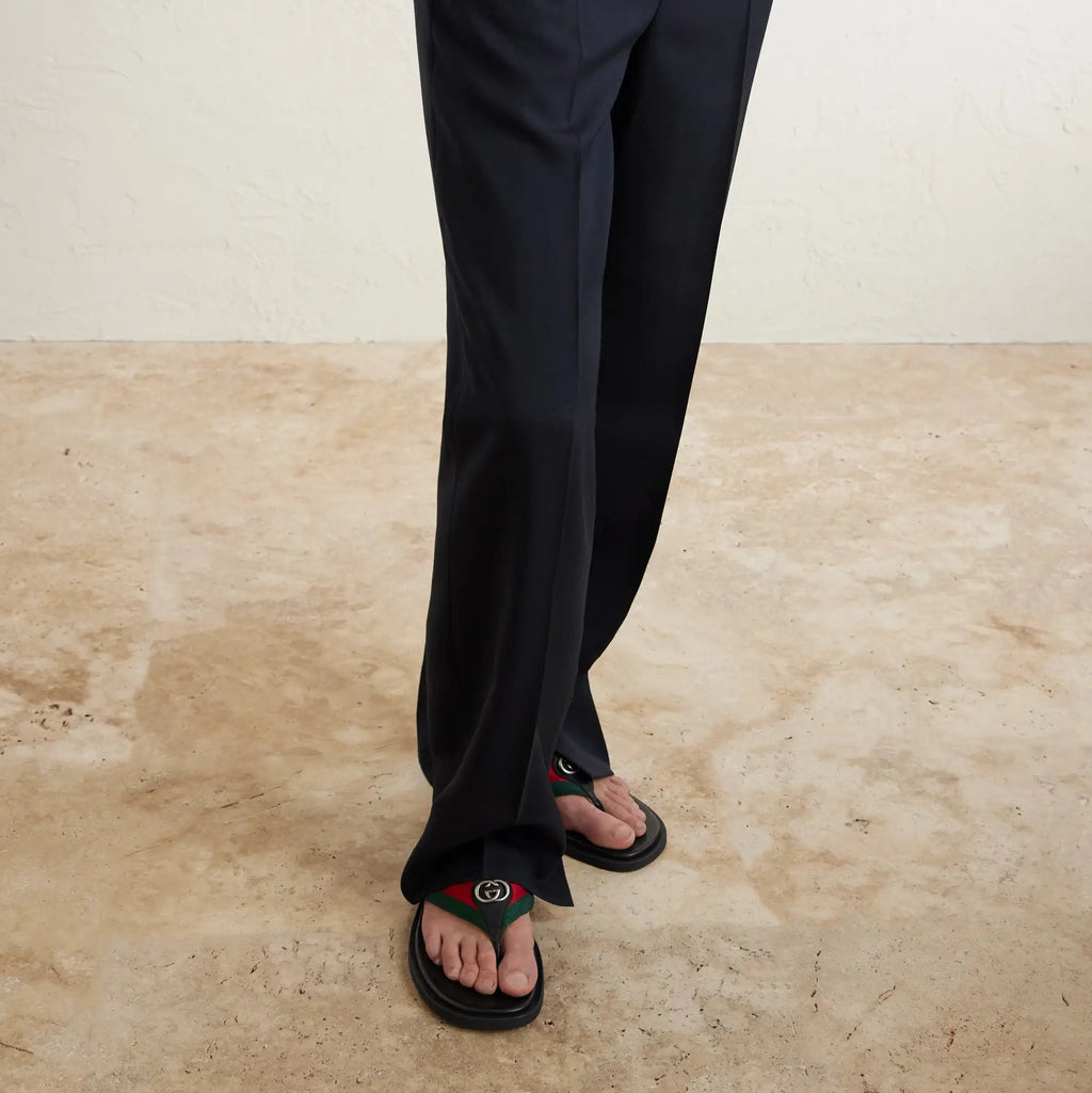 Gucci Sandalias con ribete de cuero y logotipo adornado